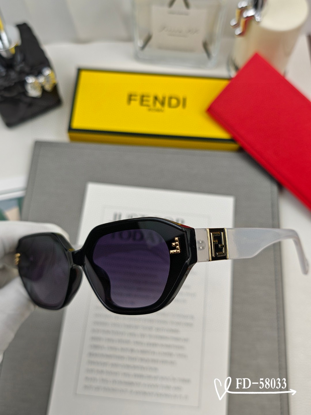   👓.【意大利芬迪-FENDI】
         🕶.【宝丽来树脂偏光镜片】
         ⭐️