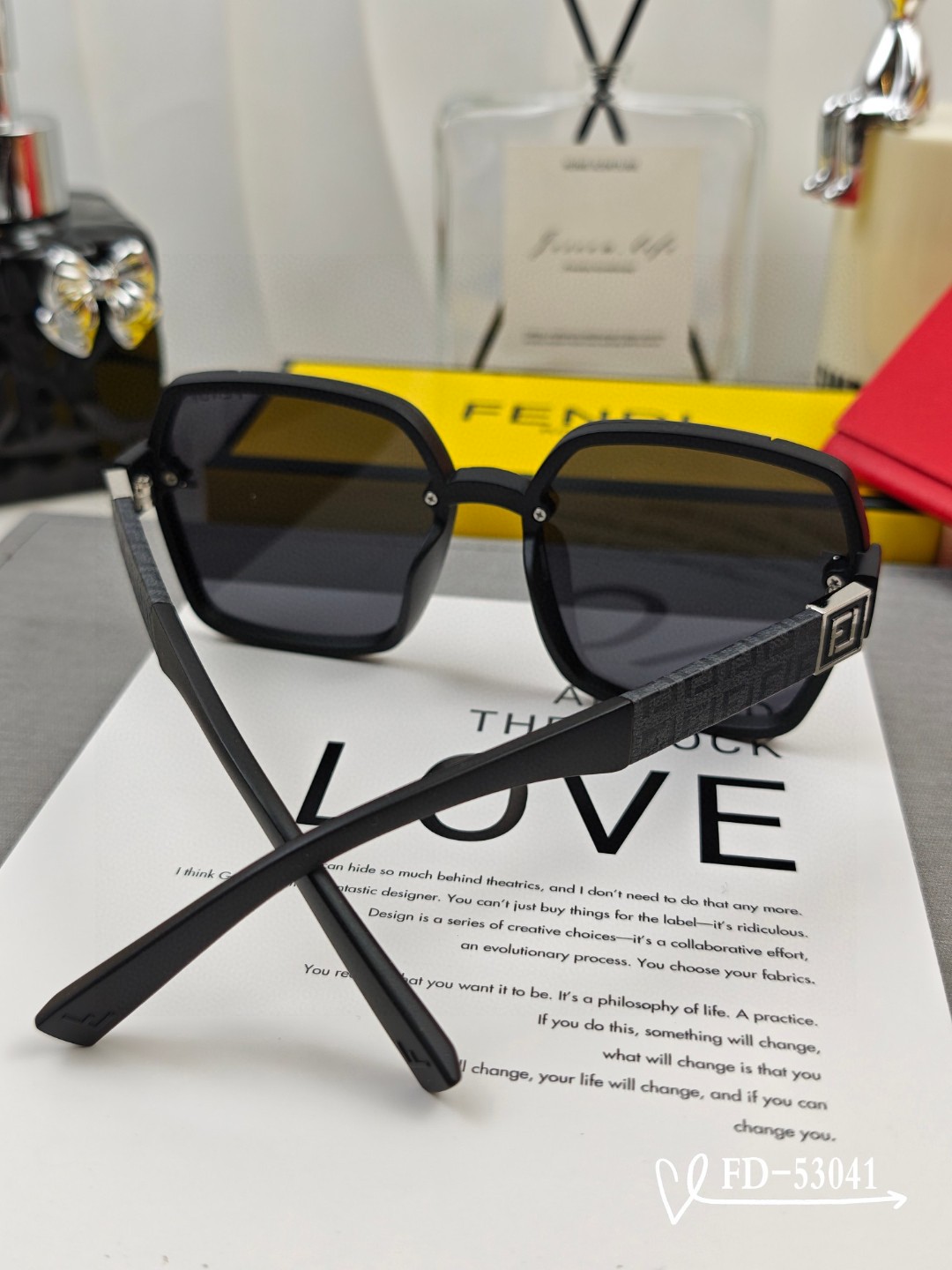   👓.【意大利芬迪-FENDI】
         🕶.【宝丽来树脂偏光镜片】
         ⭐️