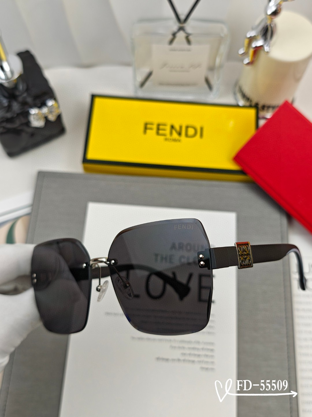   👓.【意大利芬迪-FENDI】
         🕶.【宝丽来树脂偏光镜片】
         ⭐️