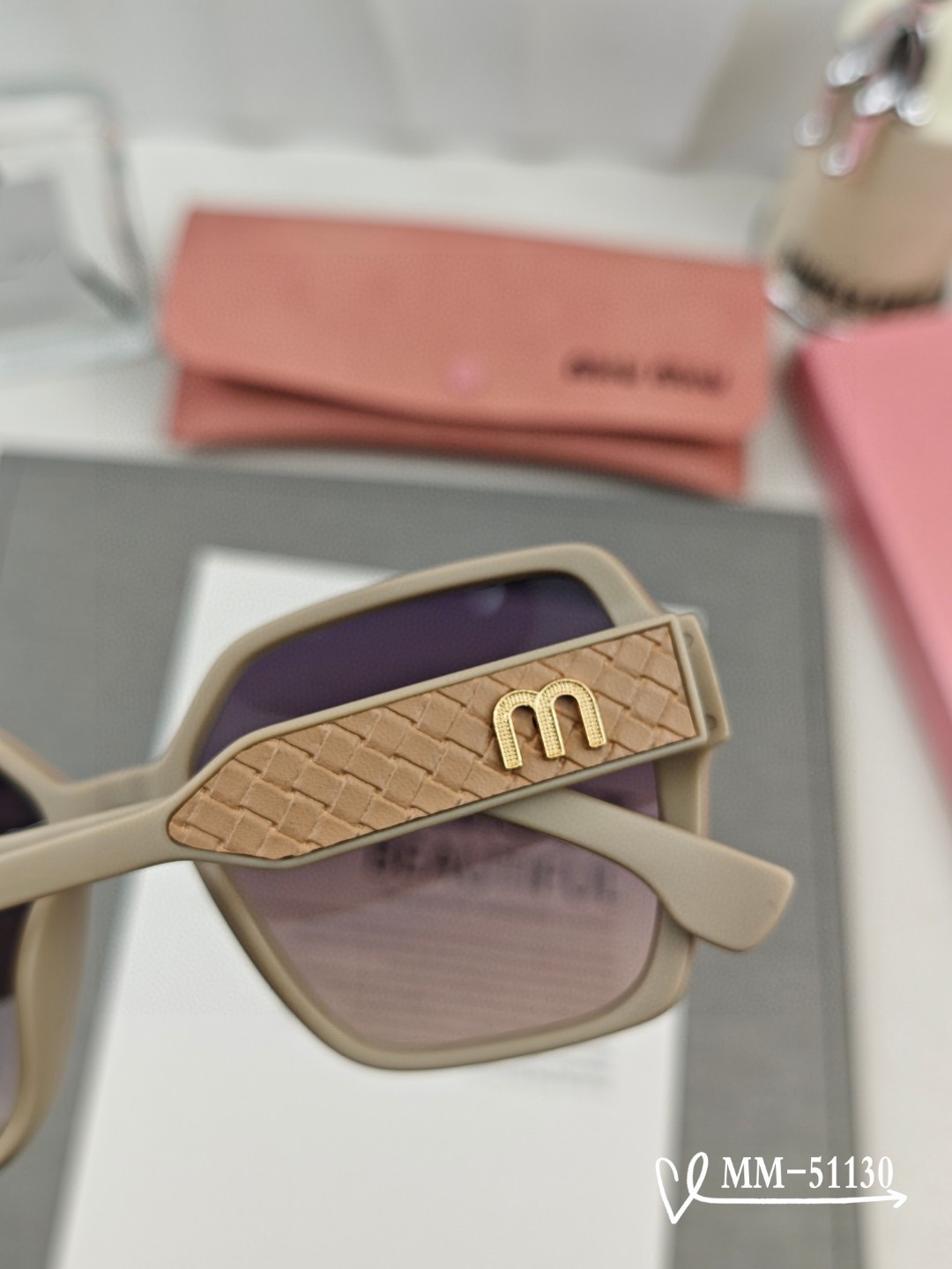   👓.【意大利谬谬-miumiu】
         🕶.【宝丽来树脂偏光镜片】
         ⭐