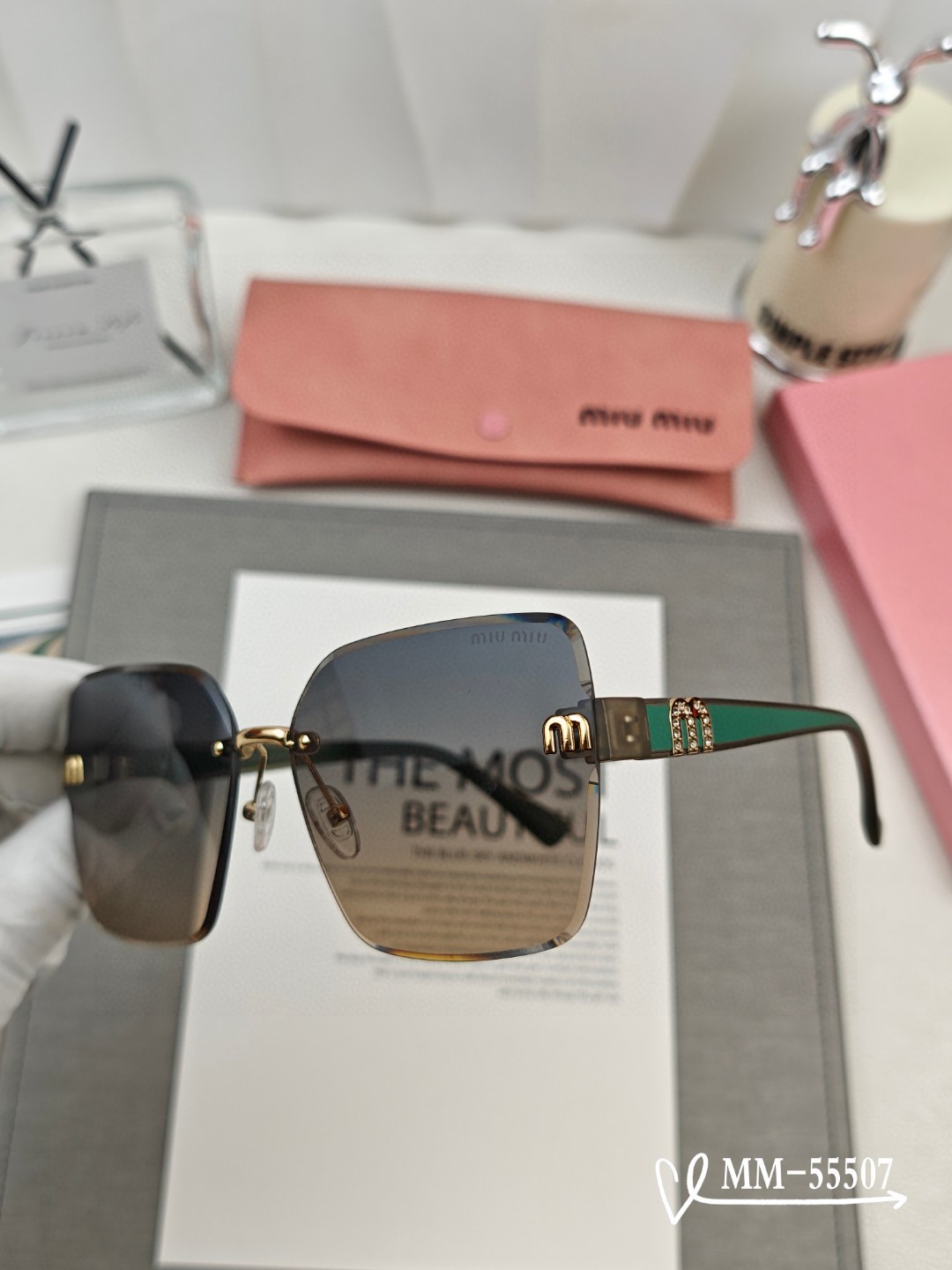   👓.【意大利谬谬-miumiu】
         🕶.【宝丽来树脂偏光镜片】
         ⭐