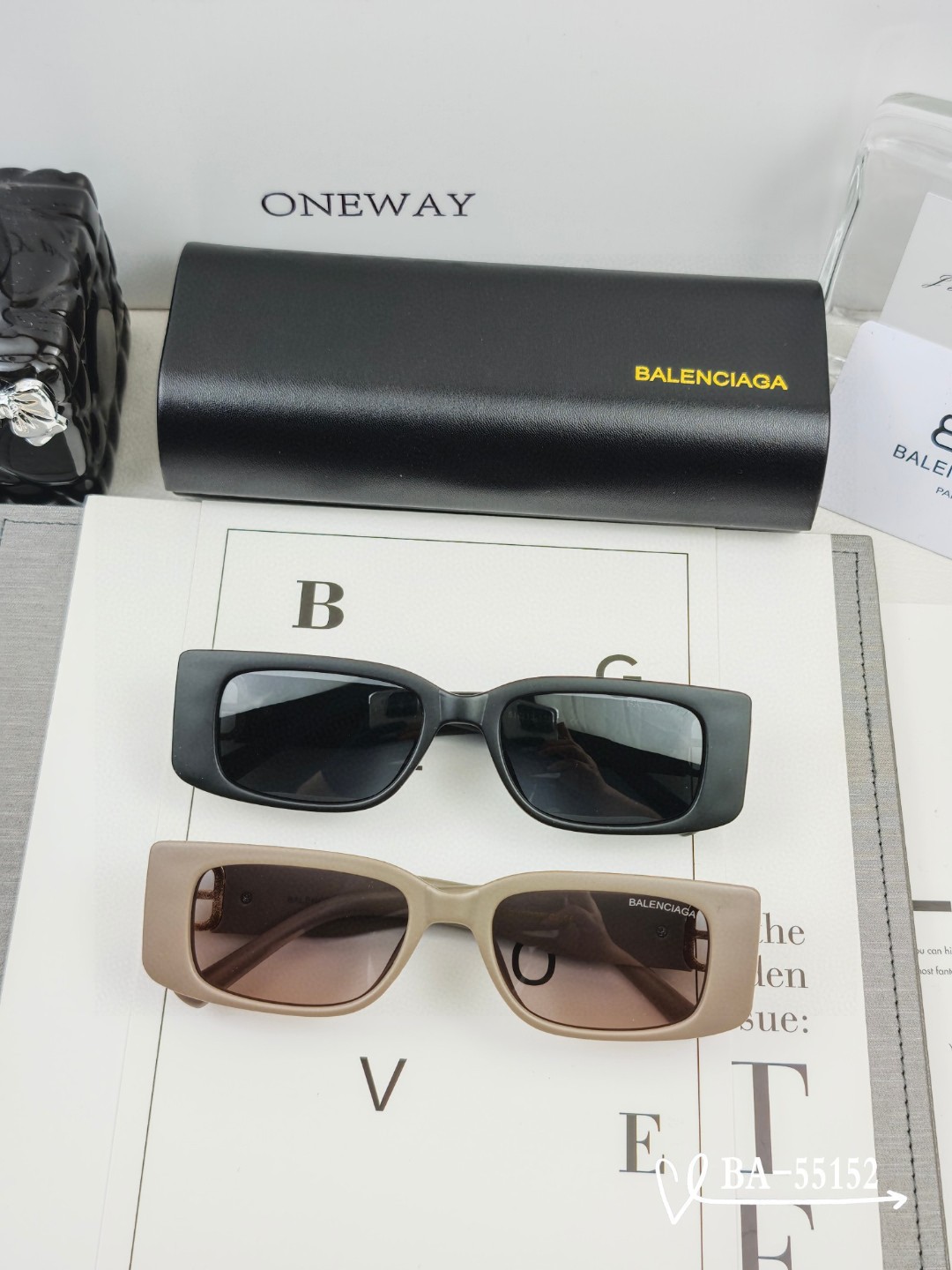  👓.【巴黎世家-Balenciaga】
         🕶.【宝丽来树脂镜片】
         