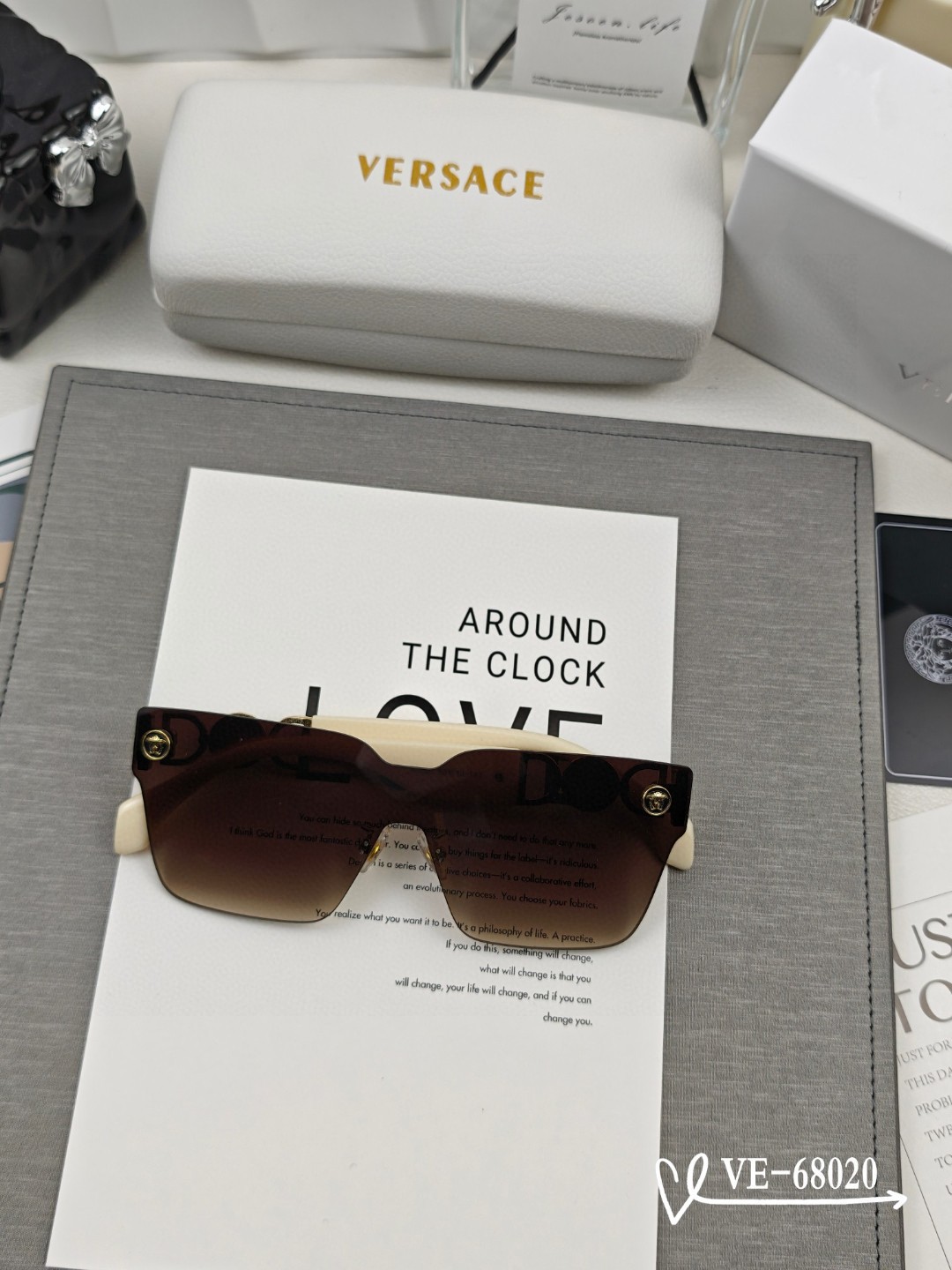    👓.【Versace-范思哲】
         🕶️.【宝丽来树脂偏光镜片】
         