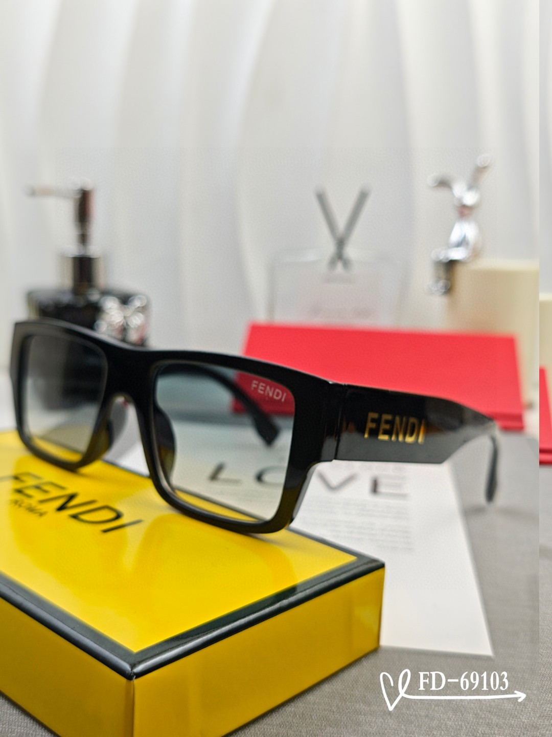   👓.【意大利芬迪-FENDI】
         🕶.【宝丽来树脂偏光镜片】
         ⭐️