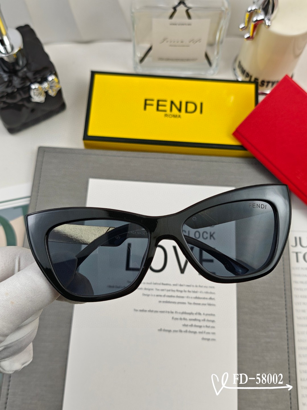   👓.【意大利芬迪-FENDI】
         🕶.【宝丽来树脂偏光镜片】
         ⭐️