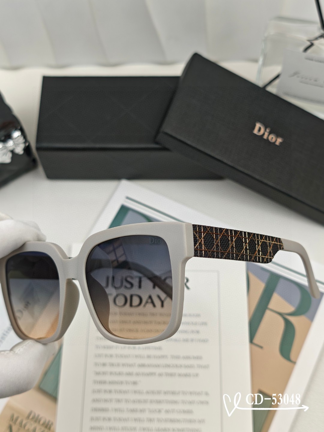    👓.【法国迪奥-DIOR】
         🕶️.【宝丽来树脂偏光镜片】
         ⭐️