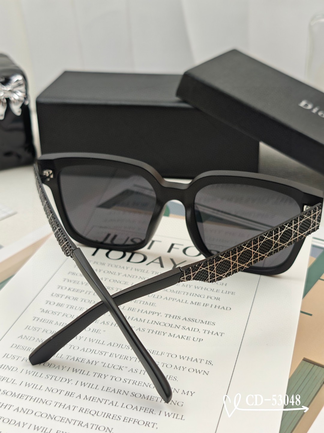    👓.【法国迪奥-DIOR】
         🕶️.【宝丽来树脂偏光镜片】
         ⭐️