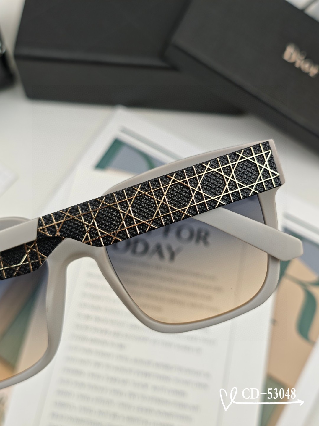    👓.【法国迪奥-DIOR】
         🕶️.【宝丽来树脂偏光镜片】
         ⭐️