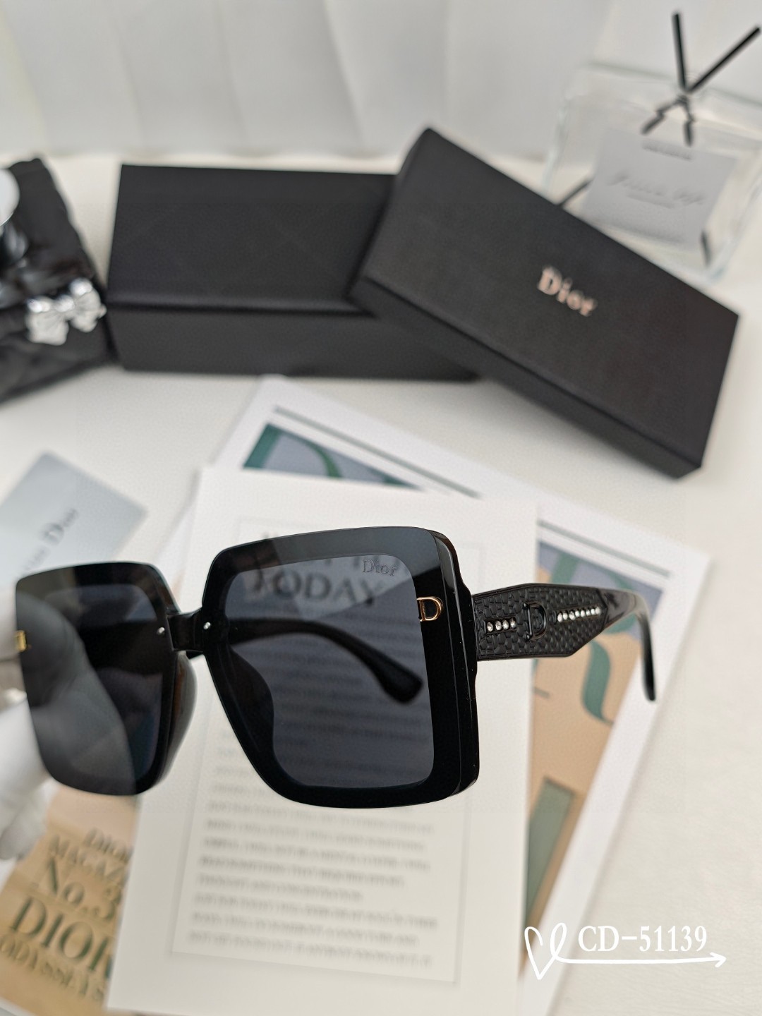    👓.【法国迪奥-DIOR】
         🕶️.【宝丽来树脂偏光镜片】
         ⭐️