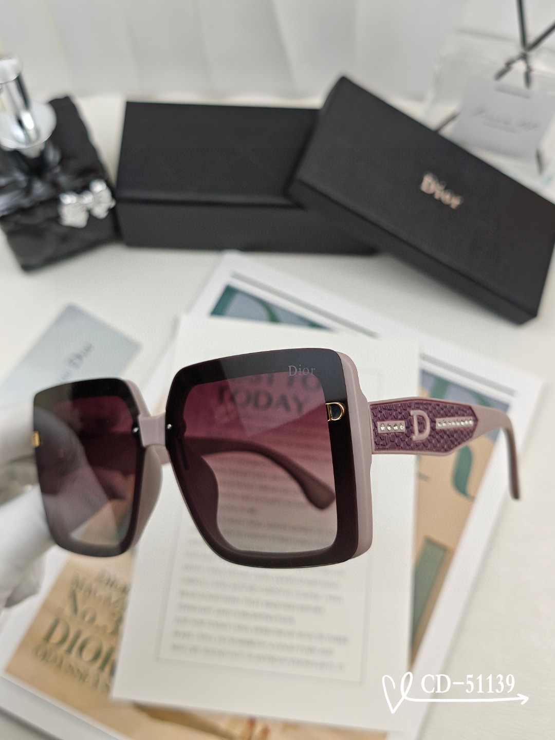    👓.【法国迪奥-DIOR】
         🕶️.【宝丽来树脂偏光镜片】
         ⭐️