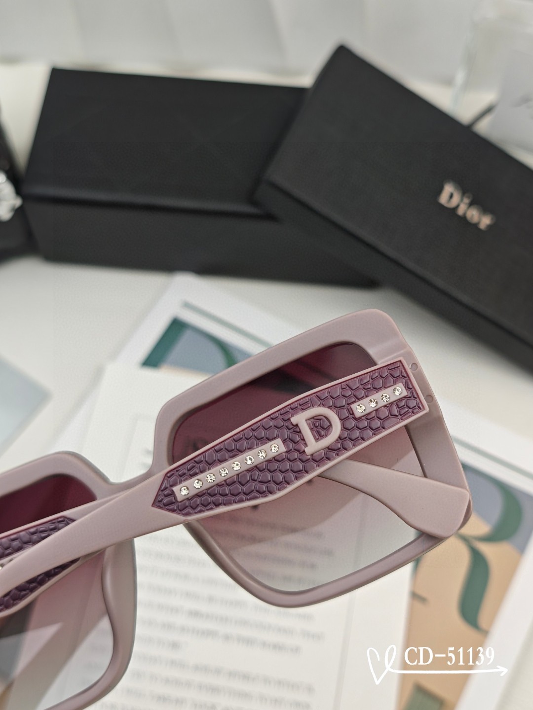    👓.【法国迪奥-DIOR】
         🕶️.【宝丽来树脂偏光镜片】
         ⭐️