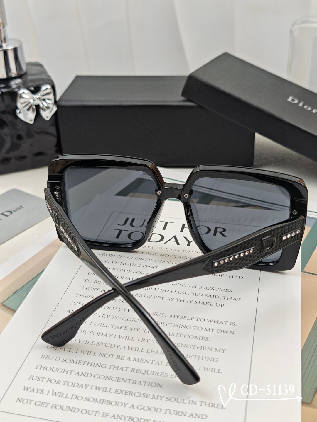    👓.【法国迪奥-DIOR】
         🕶️.【宝丽来树脂偏光镜片】
         ⭐️