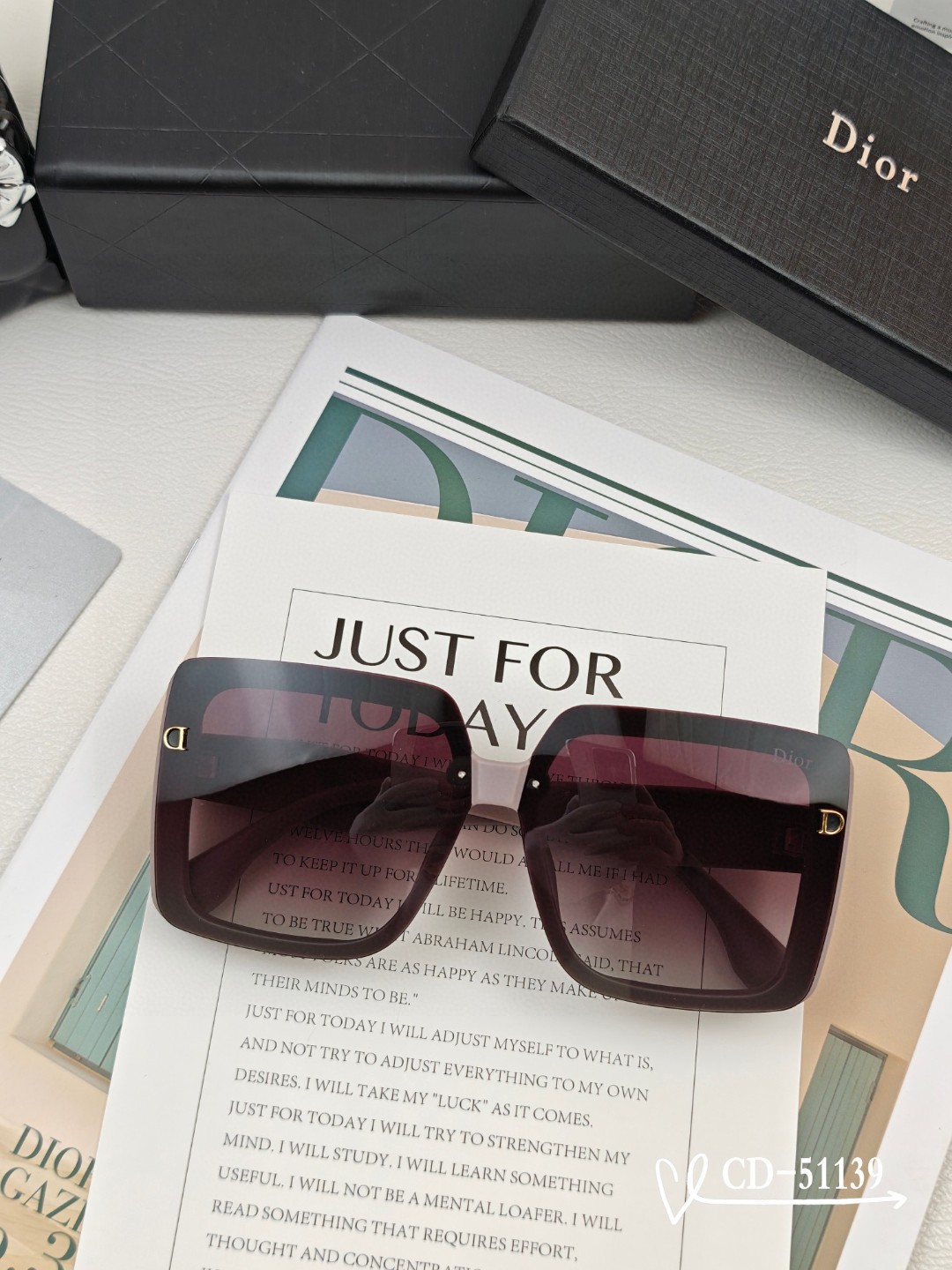    👓.【法国迪奥-DIOR】
         🕶️.【宝丽来树脂偏光镜片】
         ⭐️