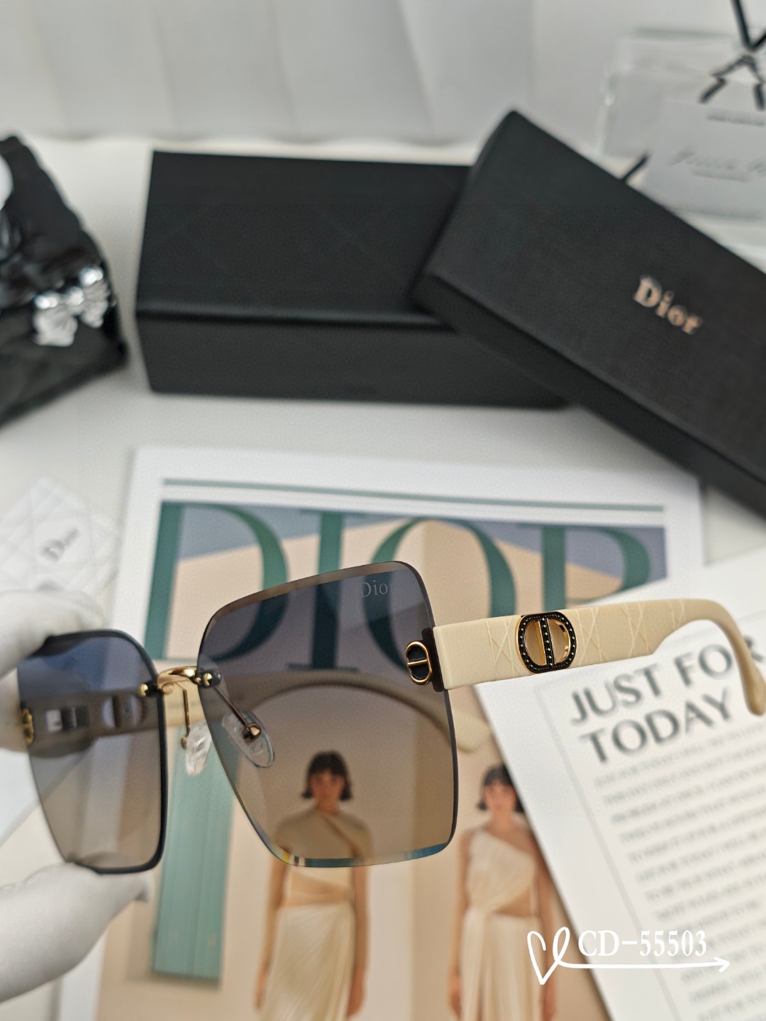    👓.【法国迪奥-DIOR】
         🕶️.【宝丽来树脂偏光镜片】
         ⭐️