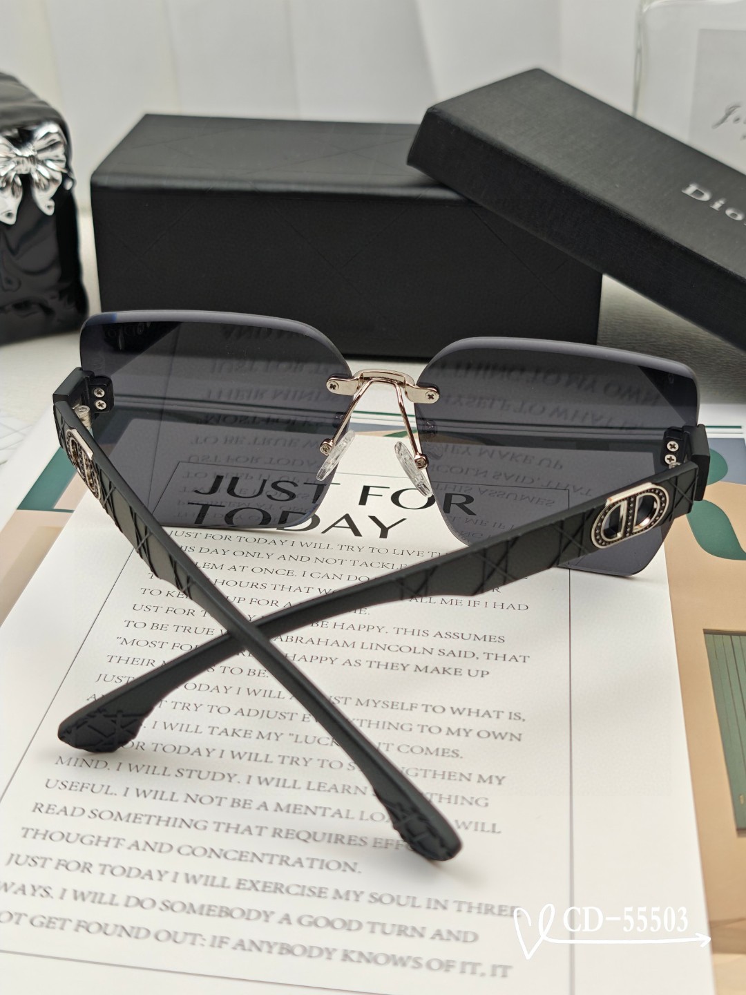    👓.【法国迪奥-DIOR】
         🕶️.【宝丽来树脂偏光镜片】
         ⭐️