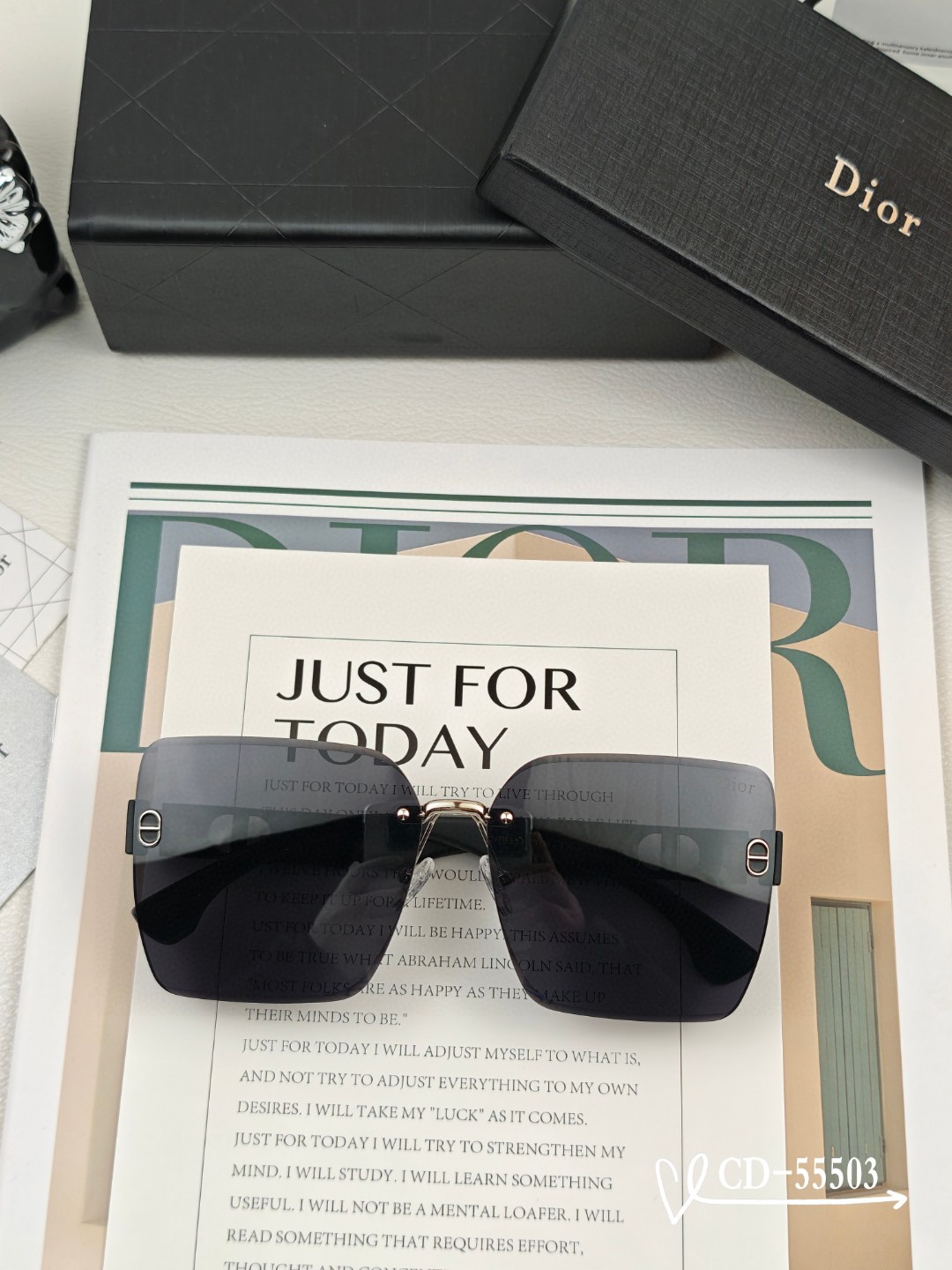    👓.【法国迪奥-DIOR】
         🕶️.【宝丽来树脂偏光镜片】
         ⭐️