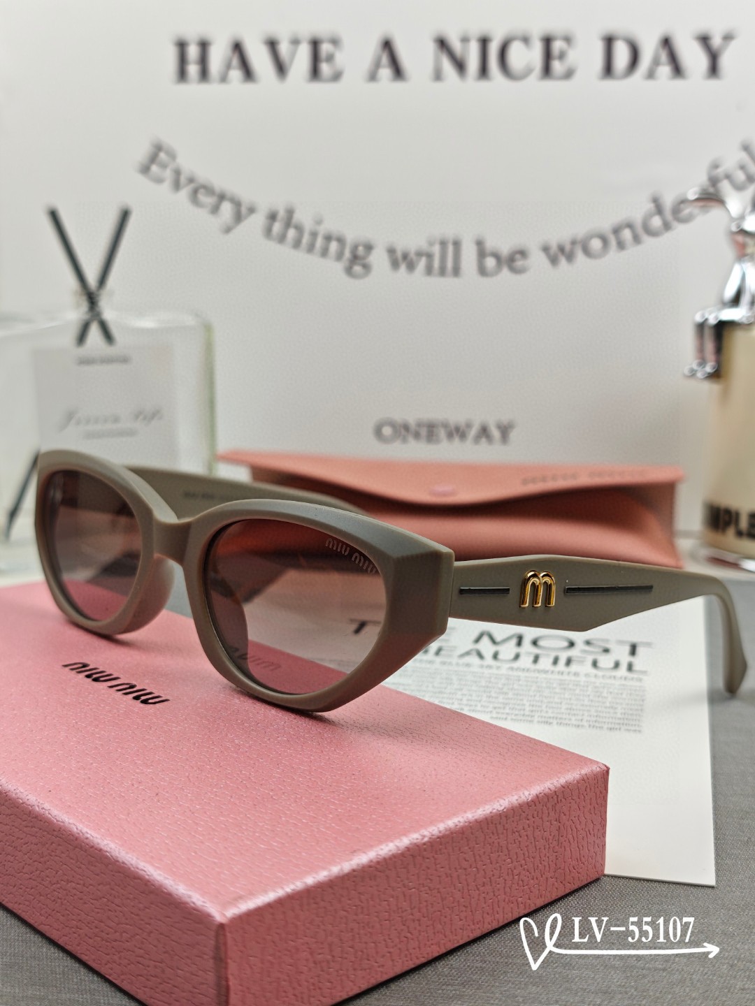   👓.【意大利谬谬-miumiu】
         🕶.【宝丽来树脂偏光镜片】
         ⭐