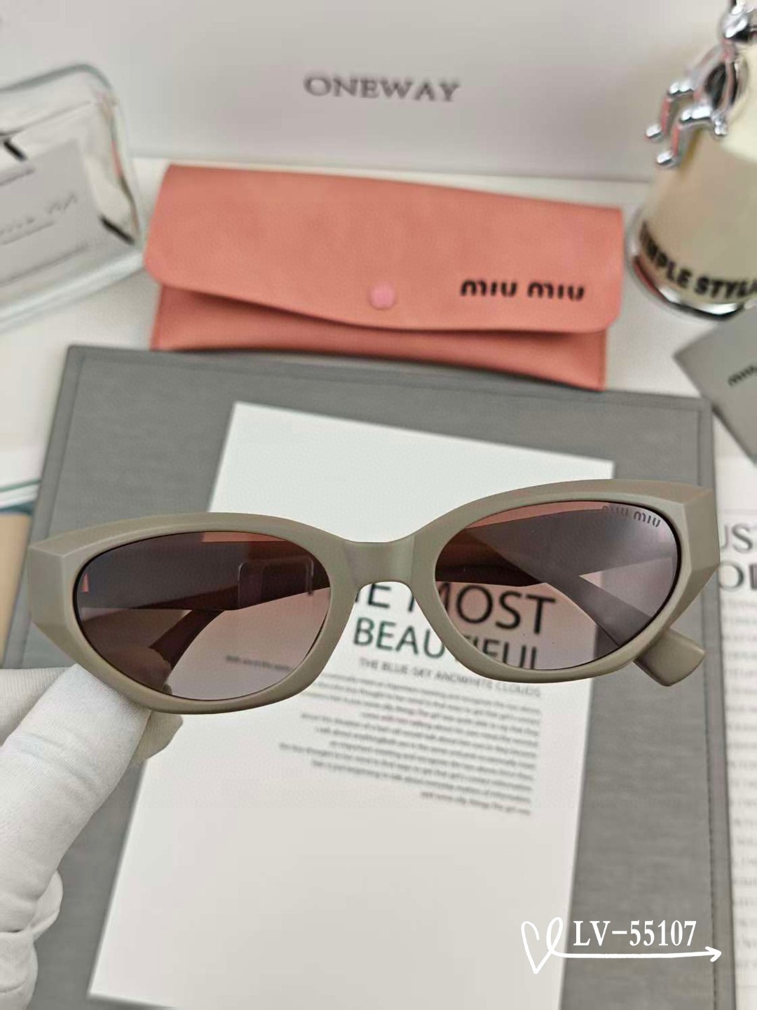   👓.【意大利谬谬-miumiu】
         🕶.【宝丽来树脂偏光镜片】
         ⭐