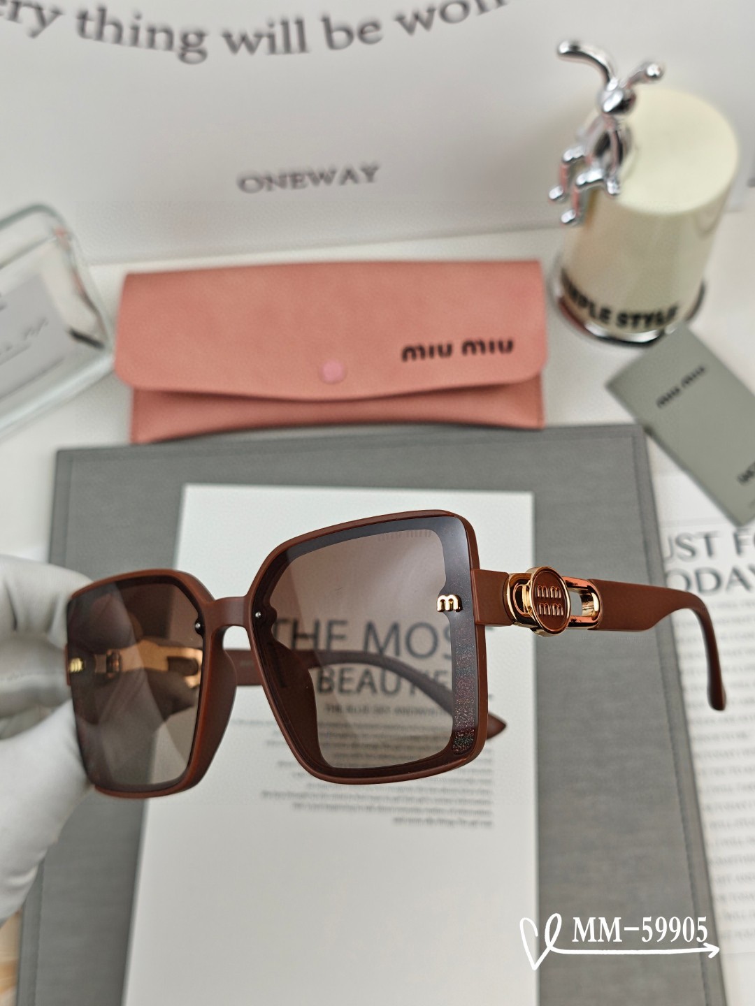   👓.【意大利谬谬-miumiu】
         🕶.【宝丽来树脂偏光镜片】
         ⭐