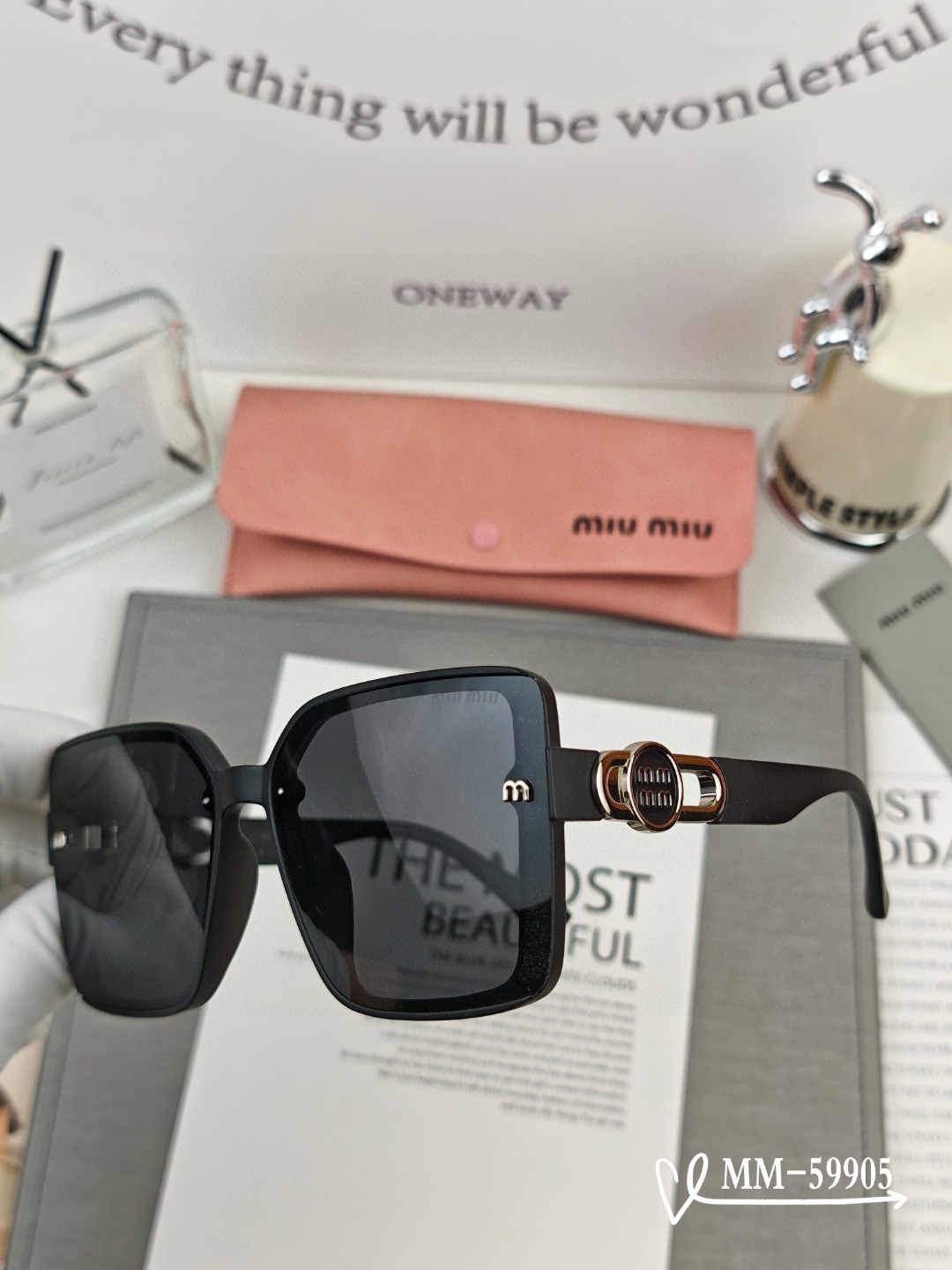  👓.【意大利谬谬-miumiu】
         🕶.【宝丽来树脂偏光镜片】
         ⭐