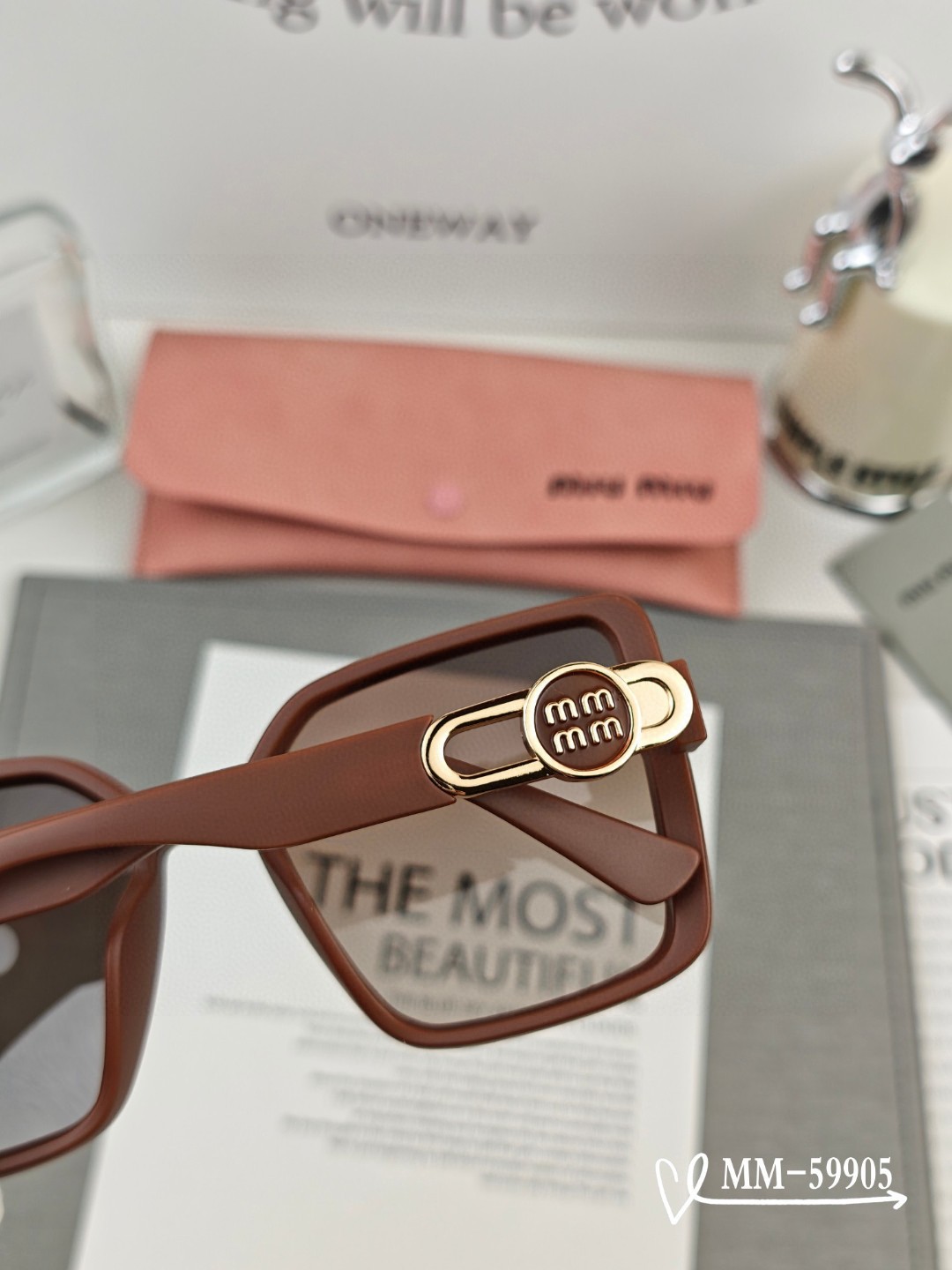   👓.【意大利谬谬-miumiu】
         🕶.【宝丽来树脂偏光镜片】
         ⭐