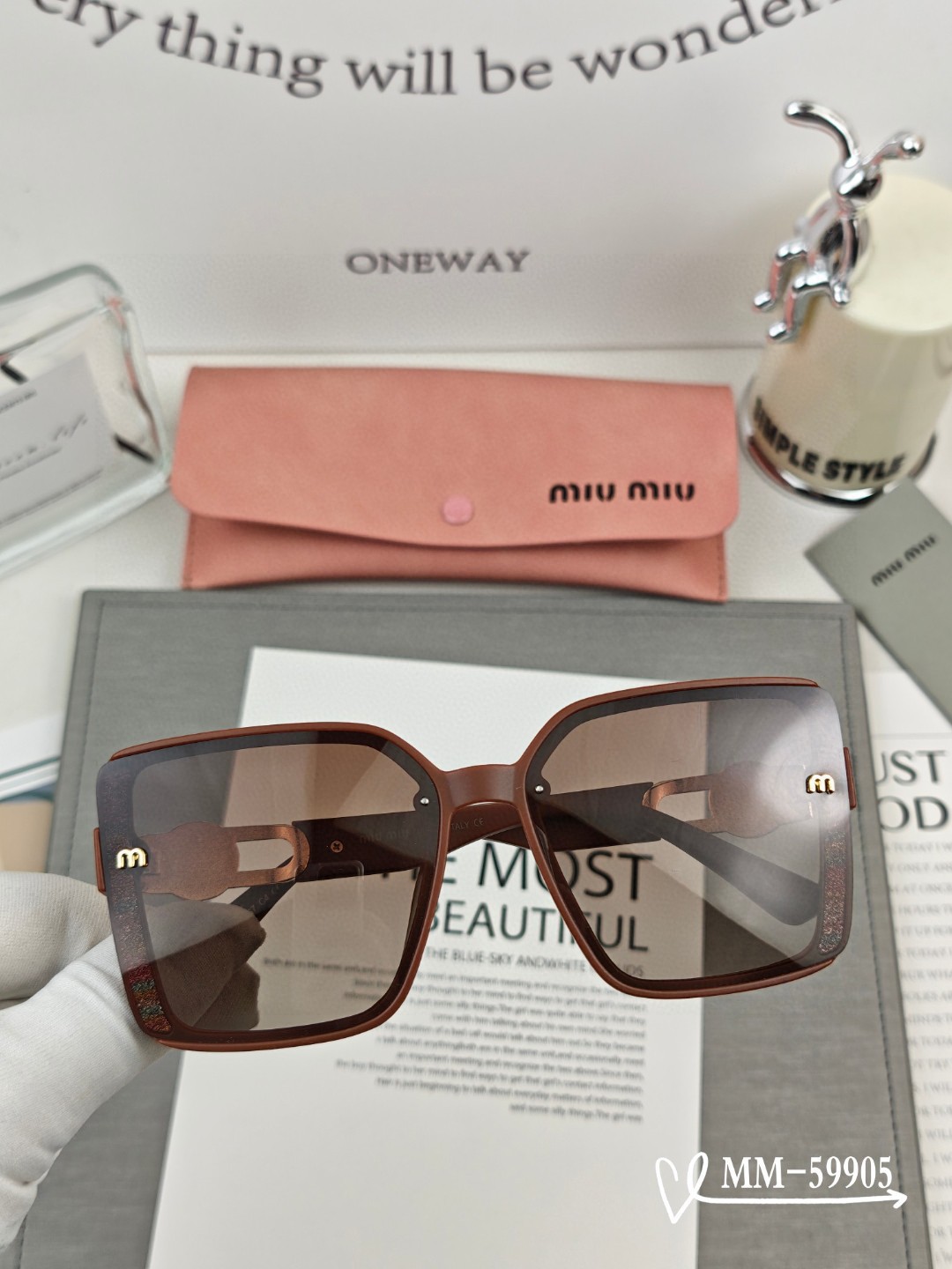   👓.【意大利谬谬-miumiu】
         🕶.【宝丽来树脂偏光镜片】
         ⭐