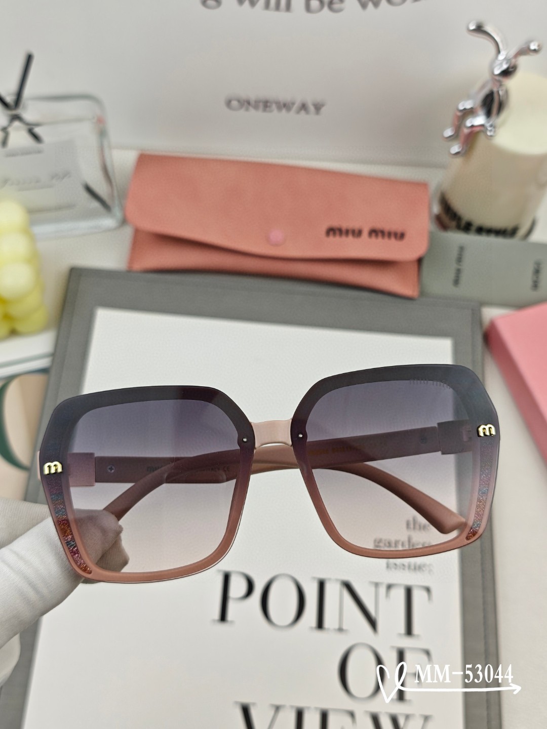   👓.【意大利谬谬-miumiu】
         🕶.【宝丽来树脂偏光镜片】
         ⭐