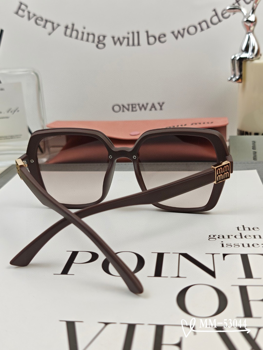   👓.【意大利谬谬-miumiu】
         🕶.【宝丽来树脂偏光镜片】
         ⭐