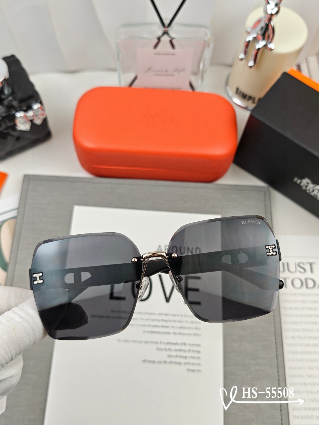    👓.【爱马仕-HERMES】
         🕶.【宝丽来树脂偏光镜片】
         ⭐️