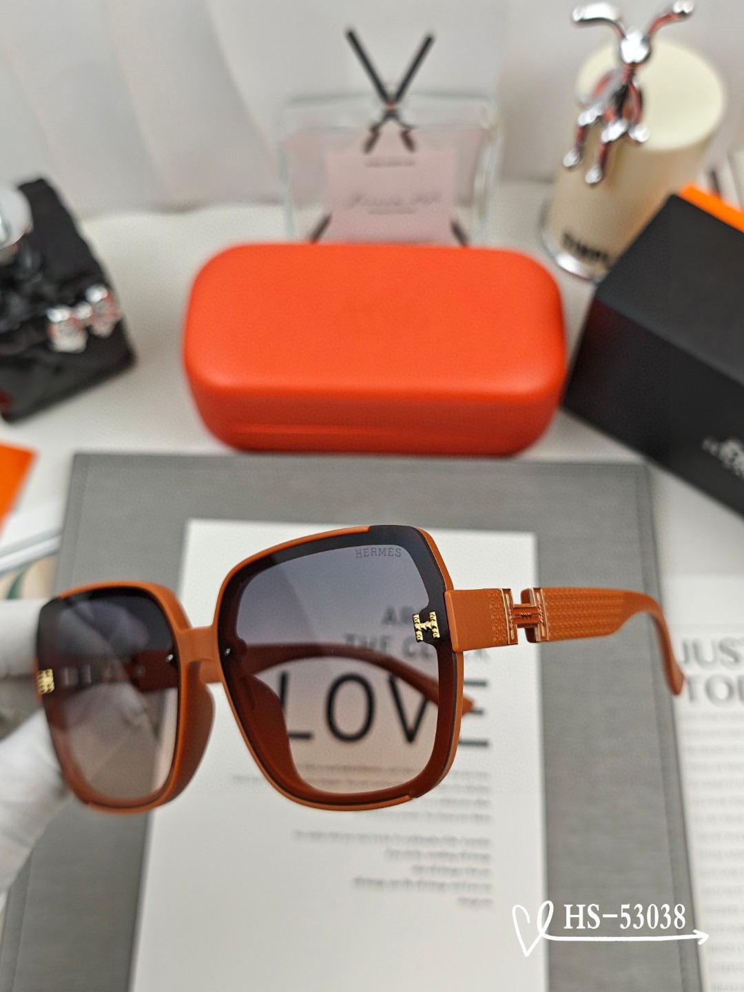    👓.【爱马仕-HERMES】
         🕶.【宝丽来树脂偏光镜片】
         ⭐️
