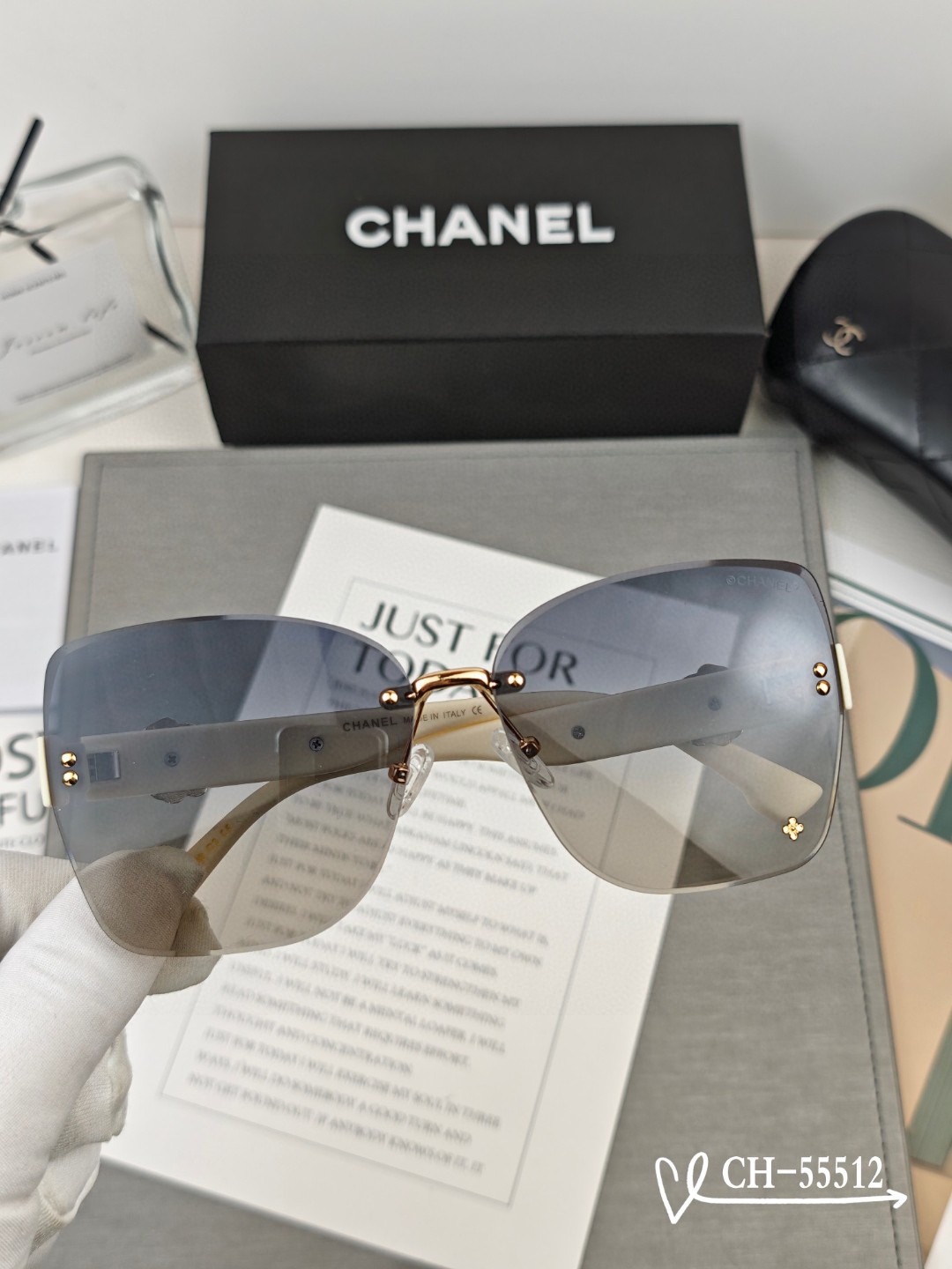   👓.【法国香奈儿-CHANEL】
         🕶.【宝丽来树脂高清镜片】
         ⭐