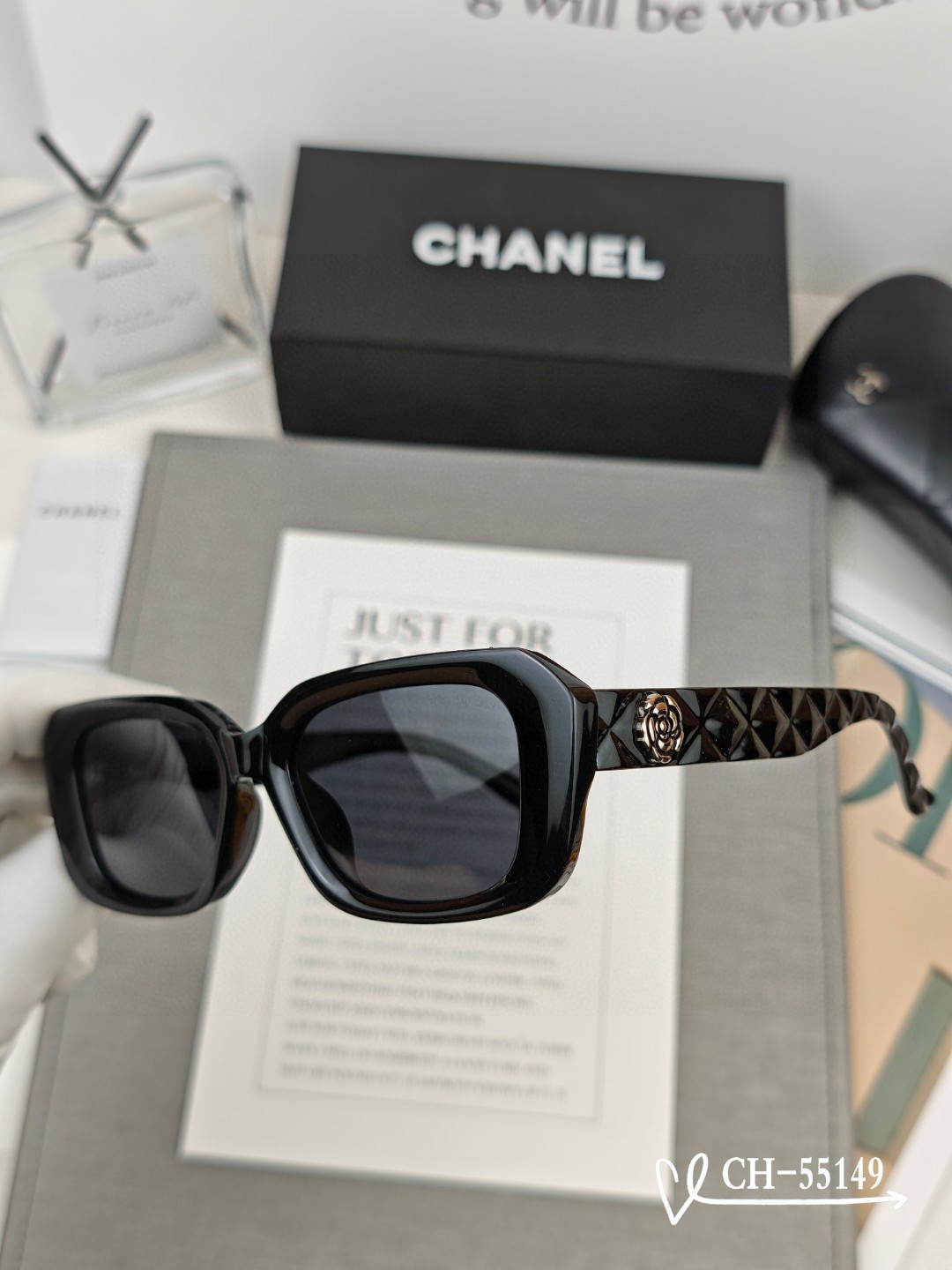   👓.【法国香奈儿-CHANEL】
         🕶.【宝丽来树脂高清镜片】
         ⭐