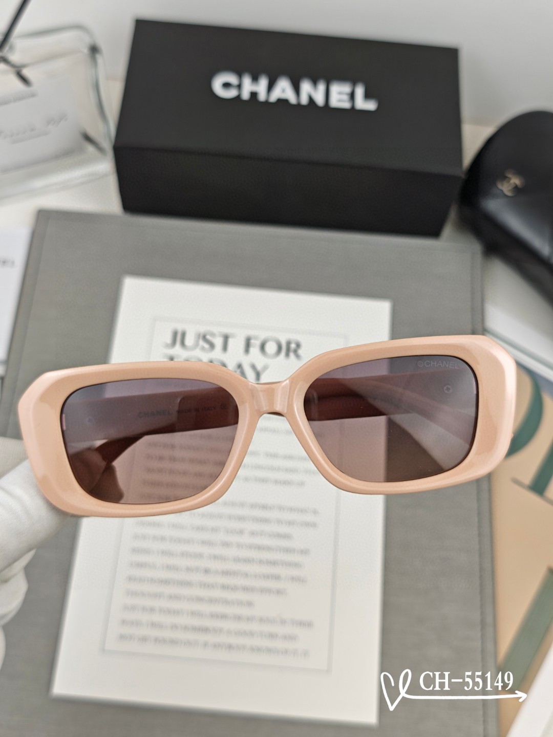   👓.【法国香奈儿-CHANEL】
         🕶.【宝丽来树脂高清镜片】
         ⭐