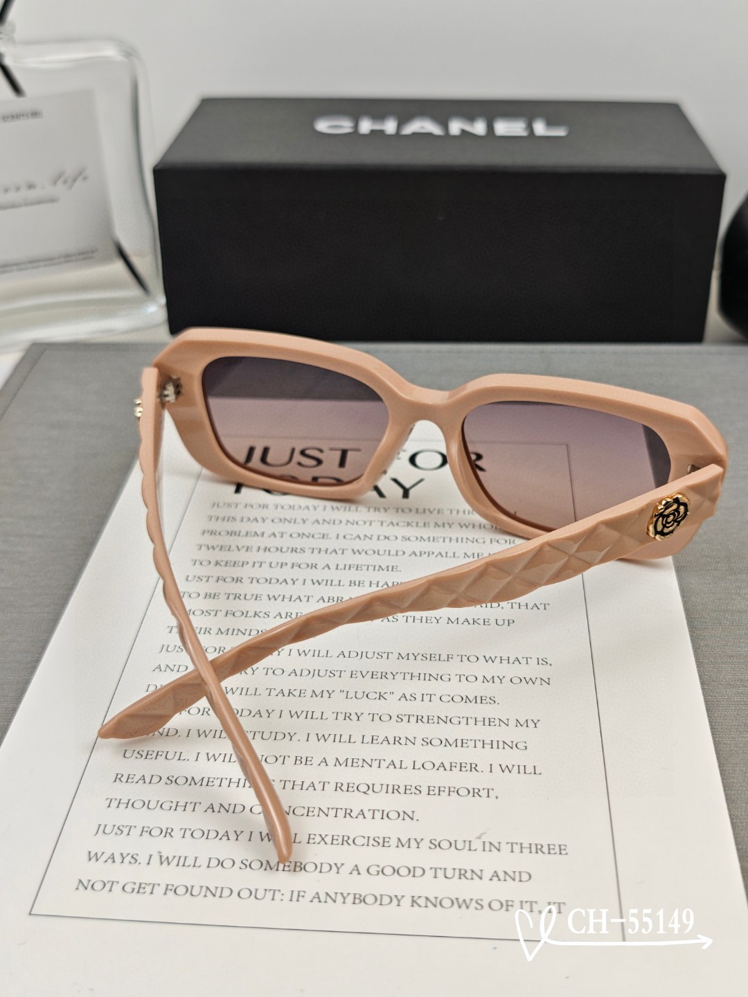   👓.【法国香奈儿-CHANEL】
         🕶.【宝丽来树脂高清镜片】
         ⭐