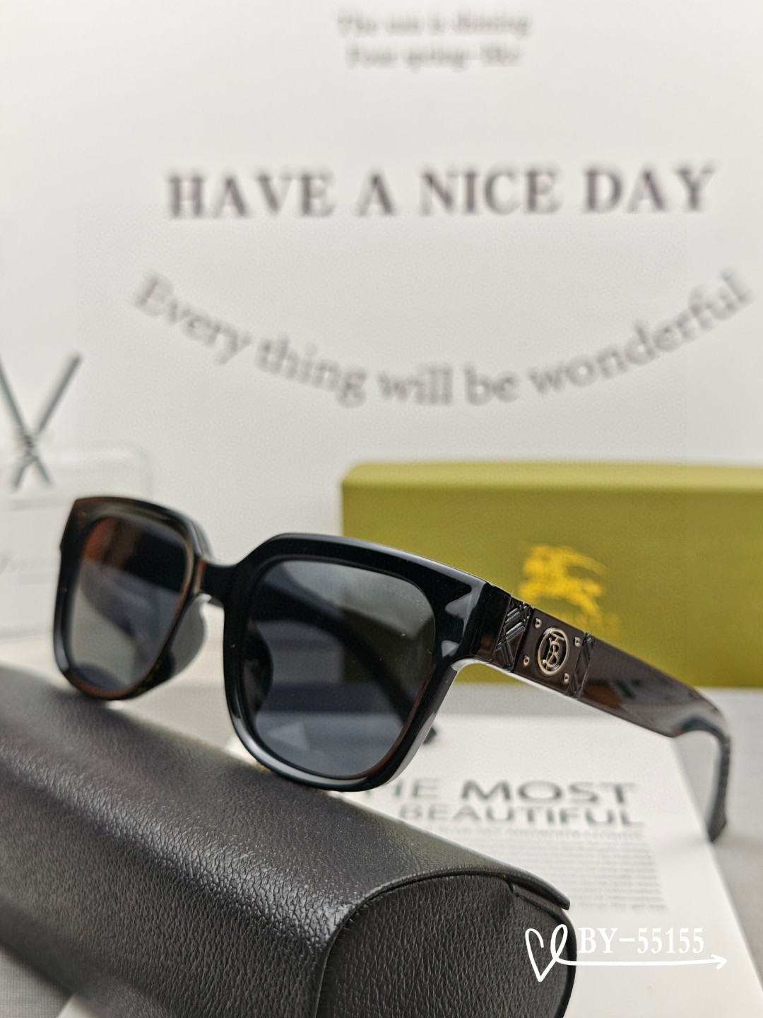   👓.【Burberry-巴宝莉】
         🕶.【宝丽来树脂偏光镜片】
         ⭐