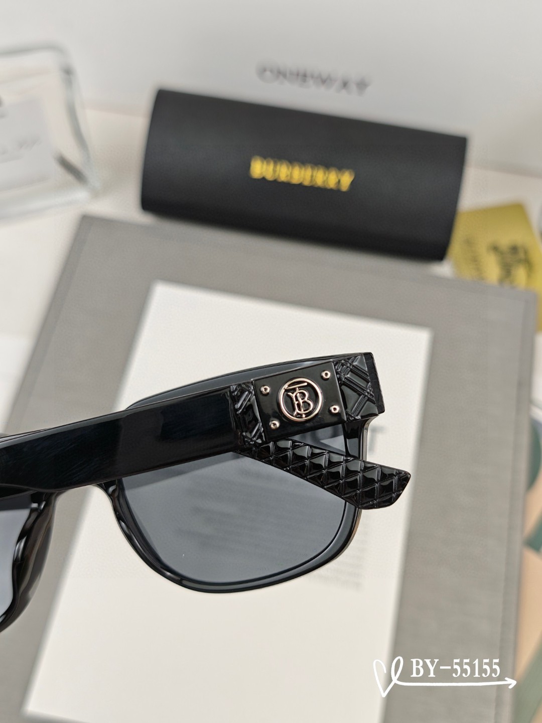   👓.【Burberry-巴宝莉】
         🕶.【宝丽来树脂偏光镜片】
         ⭐
