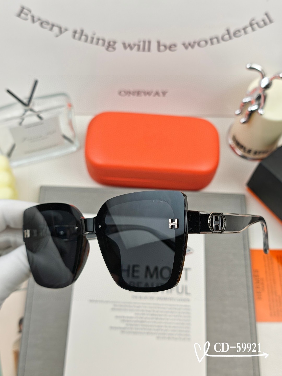    👓.【爱马仕-HERMES】
         🕶.【宝丽来树脂偏光镜片】
         ⭐️