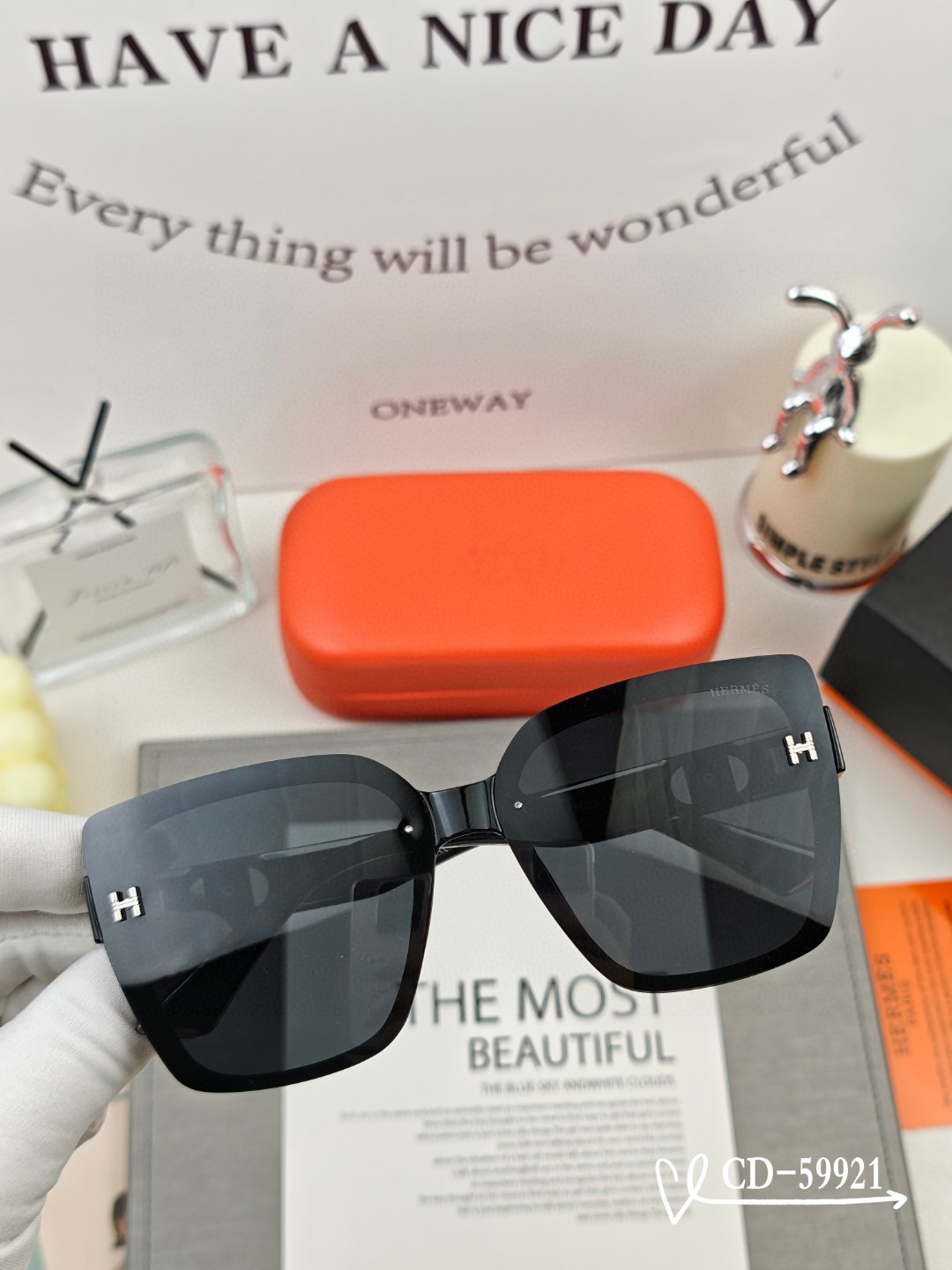    👓.【爱马仕-HERMES】
         🕶.【宝丽来树脂偏光镜片】
         ⭐️