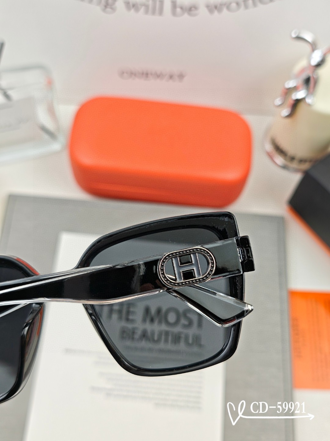    👓.【爱马仕-HERMES】
         🕶.【宝丽来树脂偏光镜片】
         ⭐️