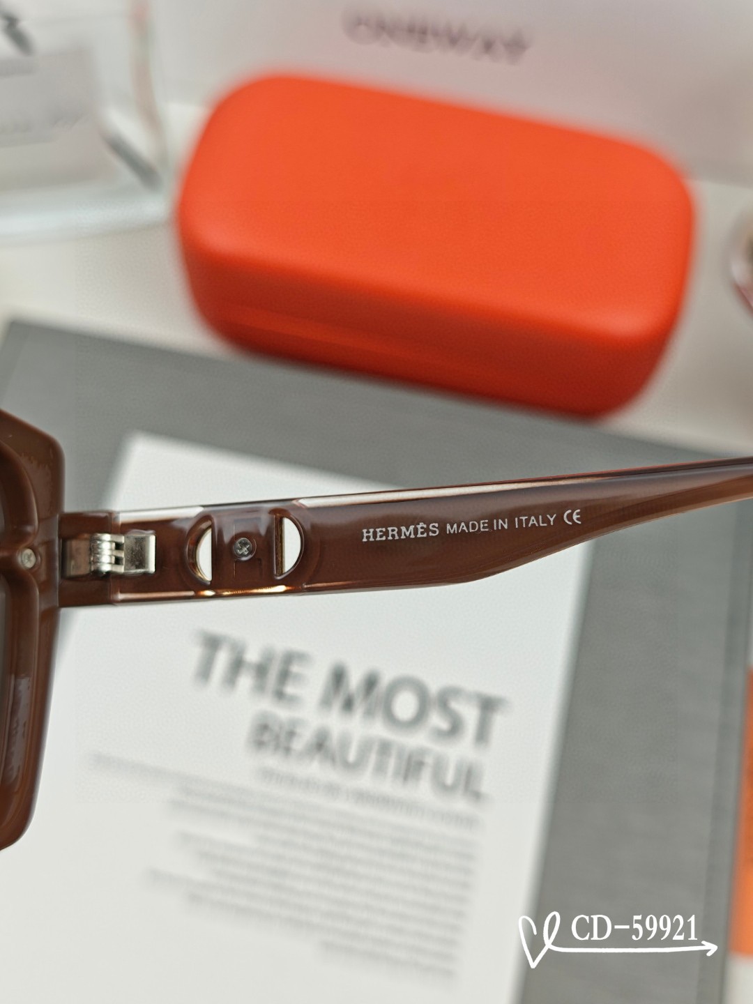    👓.【爱马仕-HERMES】
         🕶.【宝丽来树脂偏光镜片】
         ⭐️
