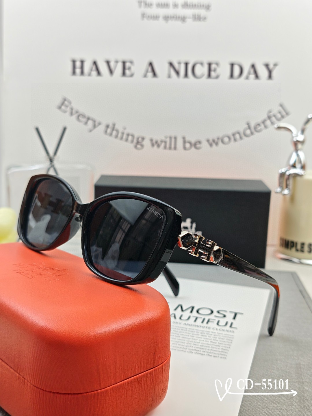    👓.【爱马仕-HERMES】
         🕶.【宝丽来树脂偏光镜片】
         ⭐️