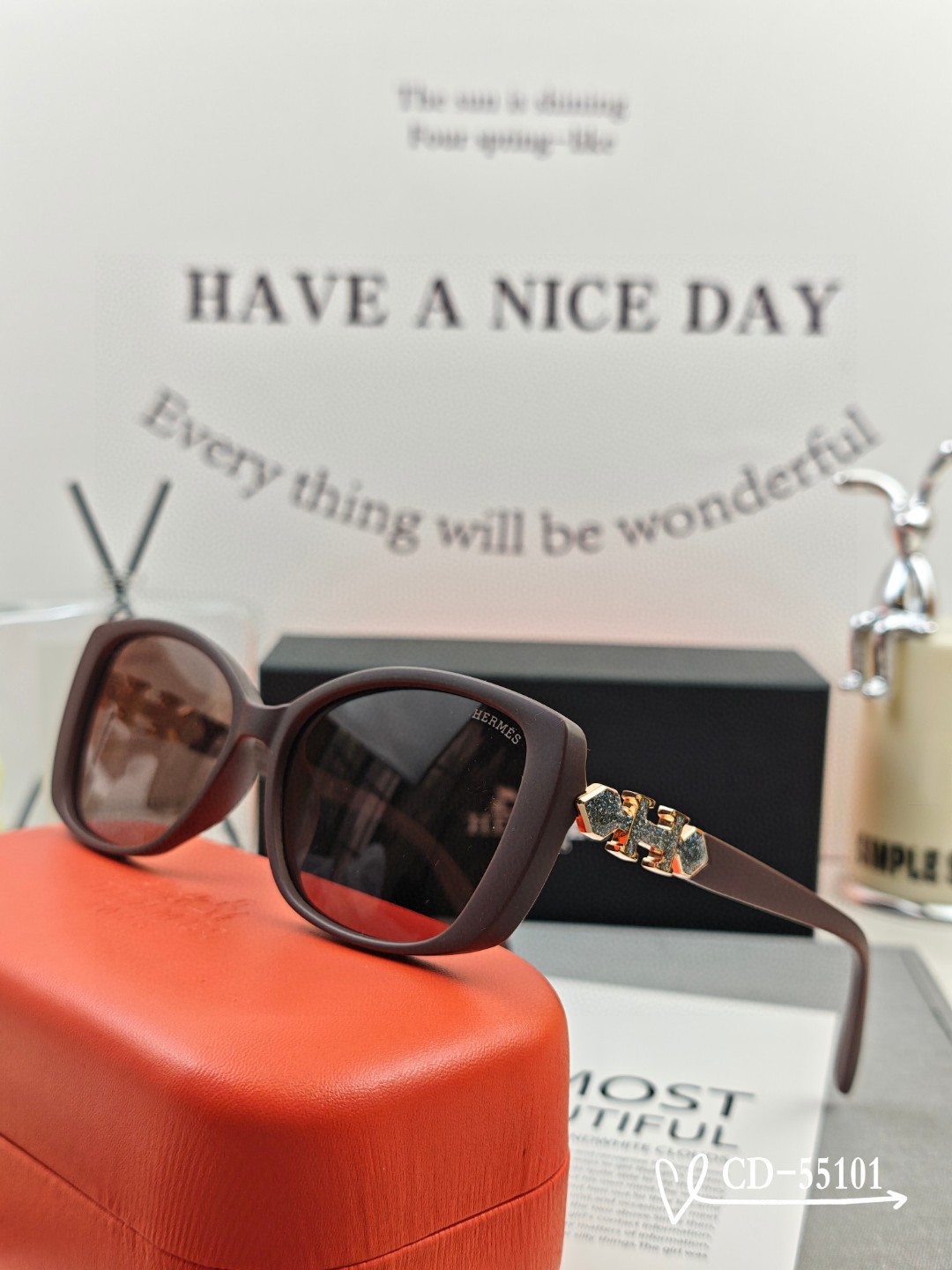    👓.【爱马仕-HERMES】
         🕶.【宝丽来树脂偏光镜片】
         ⭐️
