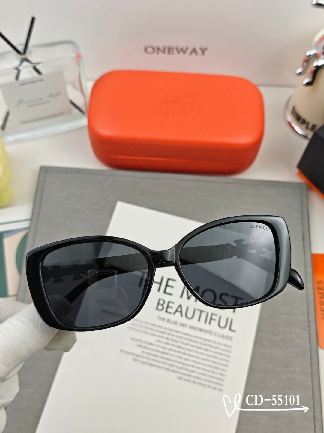    👓.【爱马仕-HERMES】
         🕶.【宝丽来树脂偏光镜片】
         ⭐️