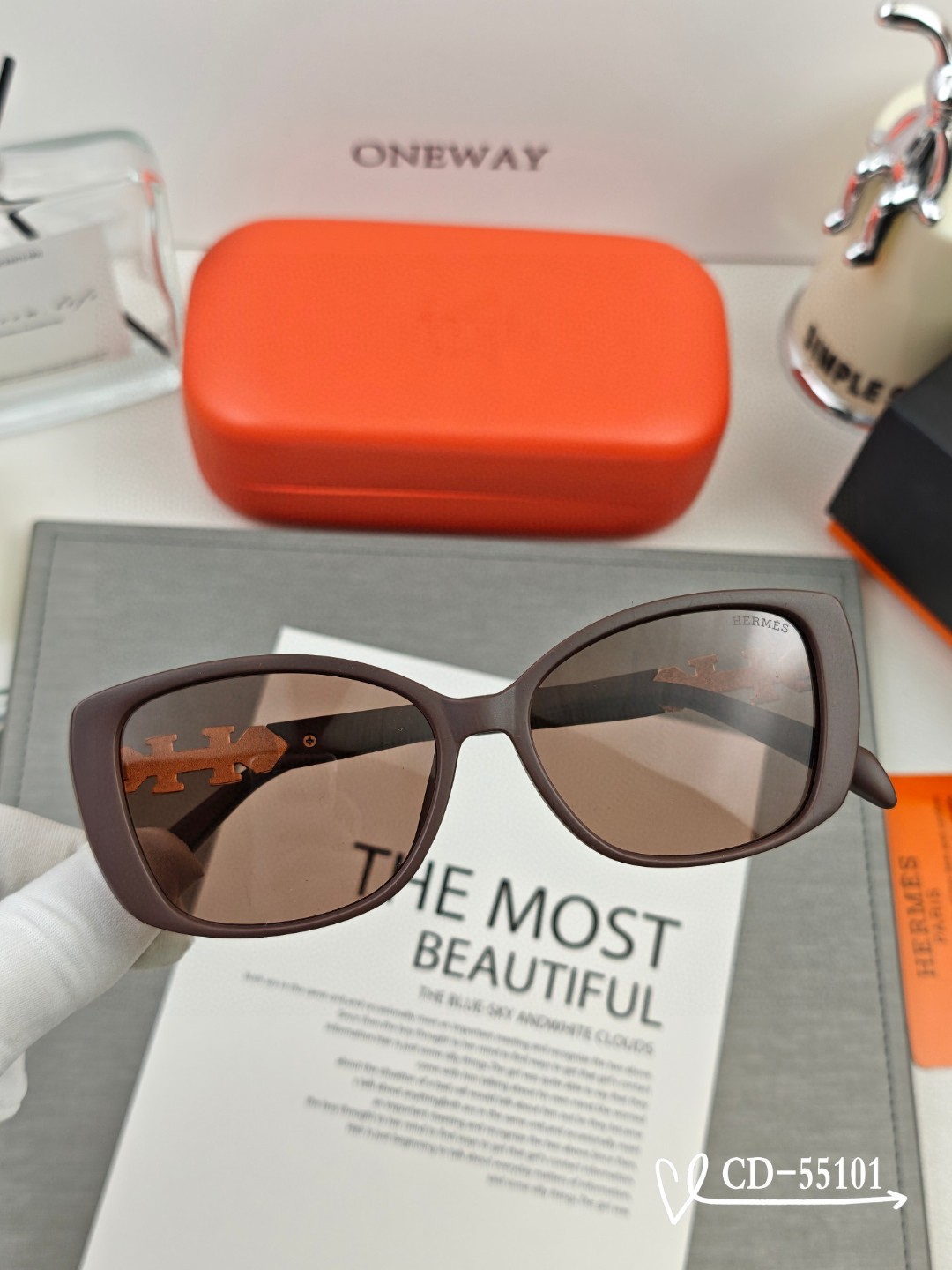    👓.【爱马仕-HERMES】
         🕶.【宝丽来树脂偏光镜片】
         ⭐️