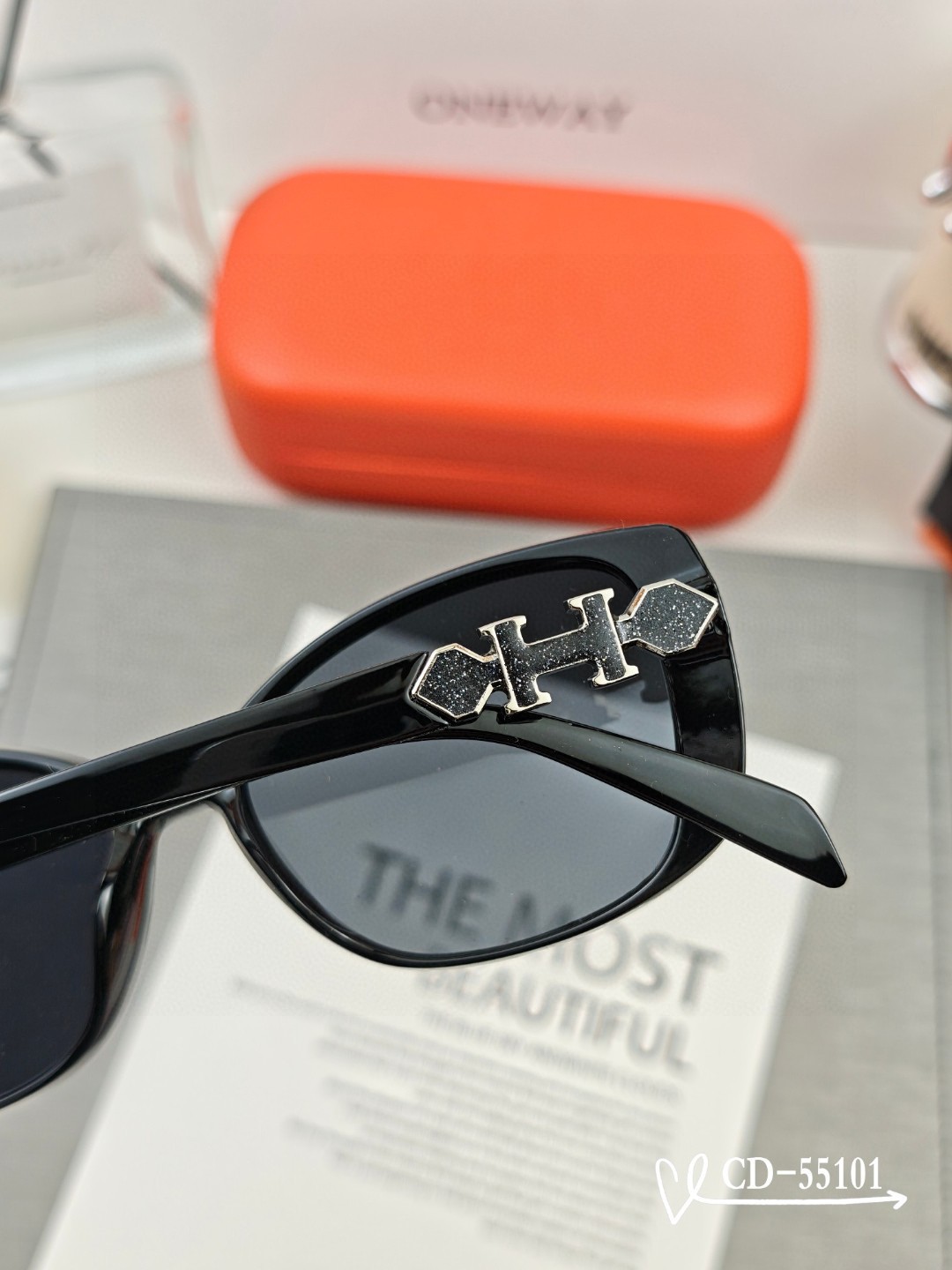   👓.【爱马仕-HERMES】
         🕶.【宝丽来树脂偏光镜片】
         ⭐️