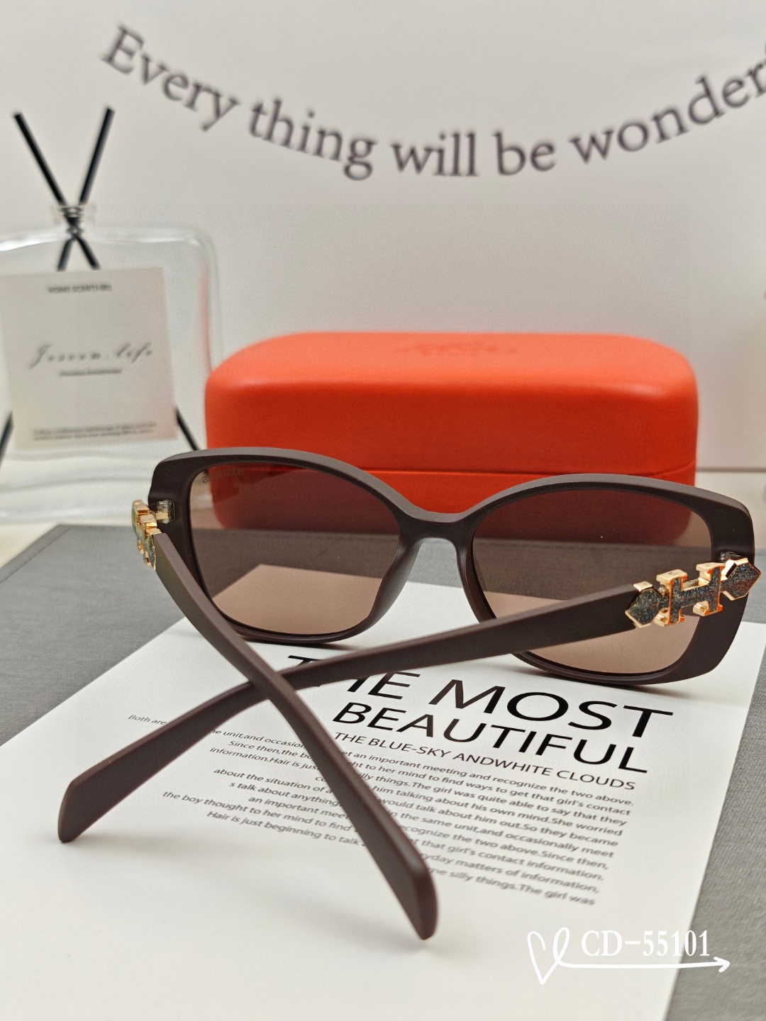    👓.【爱马仕-HERMES】
         🕶.【宝丽来树脂偏光镜片】
         ⭐️