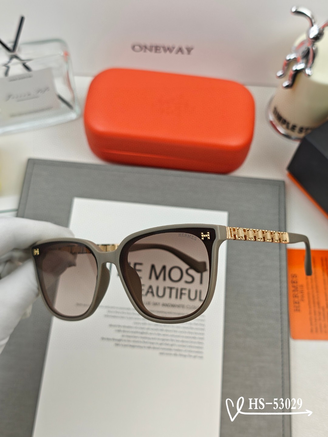    👓.【爱马仕-HERMES】
         🕶.【宝丽来树脂偏光镜片】
         ⭐️
