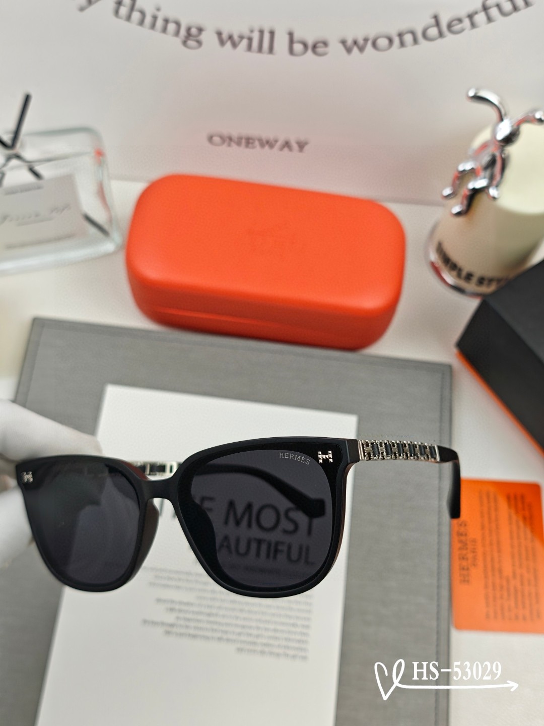   👓.【爱马仕-HERMES】
         🕶.【宝丽来树脂偏光镜片】
         ⭐️