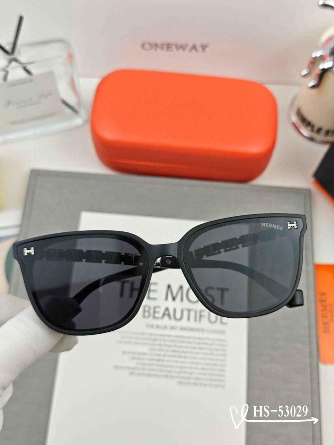    👓.【爱马仕-HERMES】
         🕶.【宝丽来树脂偏光镜片】
         ⭐️
