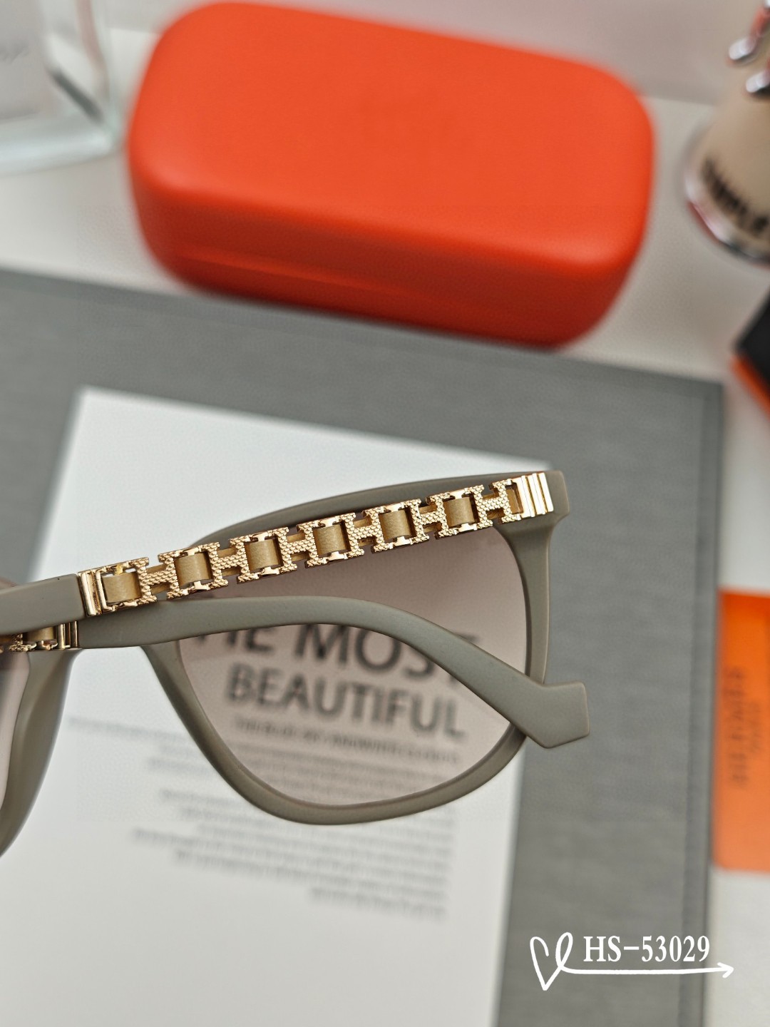    👓.【爱马仕-HERMES】
         🕶.【宝丽来树脂偏光镜片】
         ⭐️